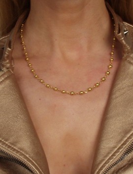 Pearl necklace in gold metal